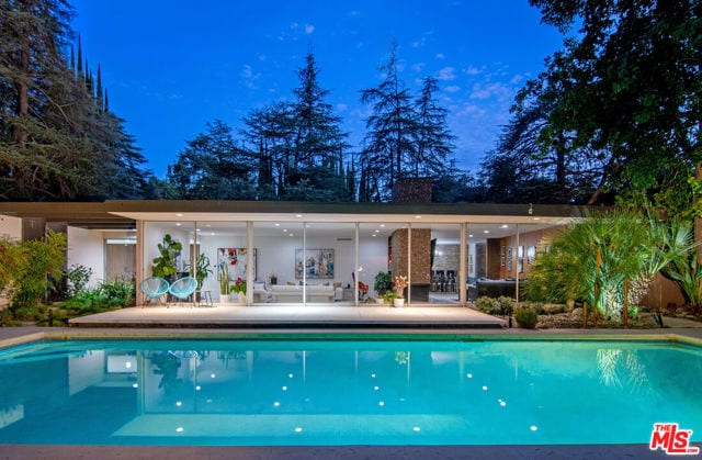 5000 Queen Victoria Road, Woodland Hills, CA 91364