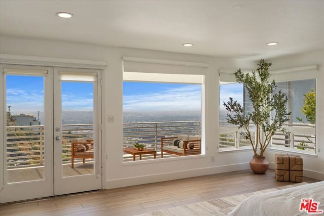 1745 Viewmont Drive, West Hollywood, CA 90069