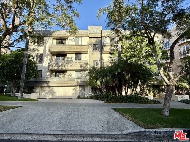450 North Oakhurst Drive
