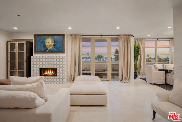 870 Haverford Avenue, 303, Pacific Palisades, CA 90272