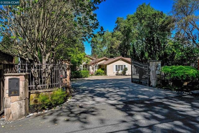 1496 Finley Lane