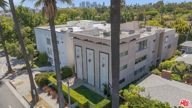 603 North Doheny Drive