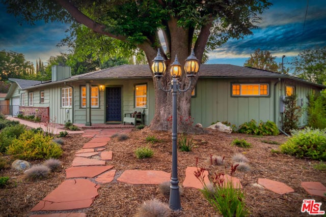 6001 Oakdale Avenue, Woodland Hills, CA 91367