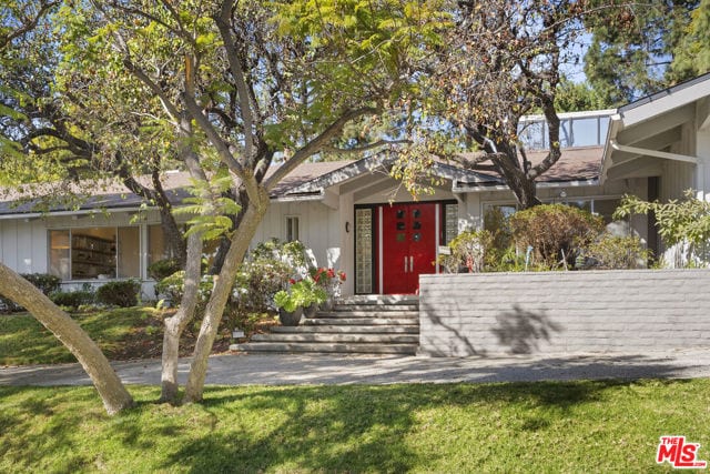 811 North Hillcrest Road