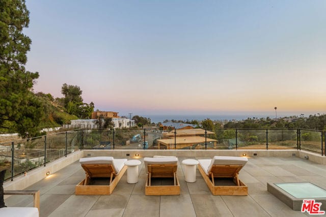 1205 Las Lomas Place, Pacific Palisades, CA 90272