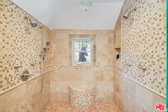 6211 FAIRVIEW Place