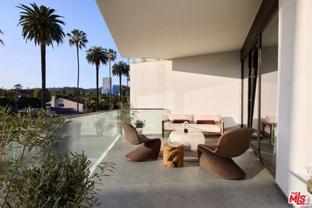 702 North Doheny Drive, 301, West Hollywood, CA 90069