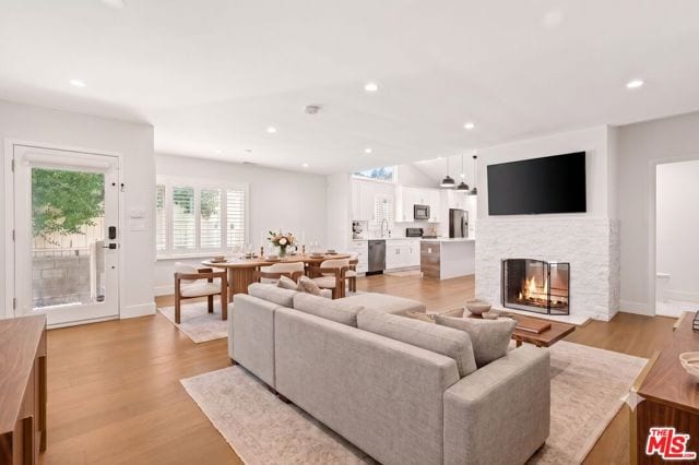 11642 Acama Street, Studio City, CA 91604