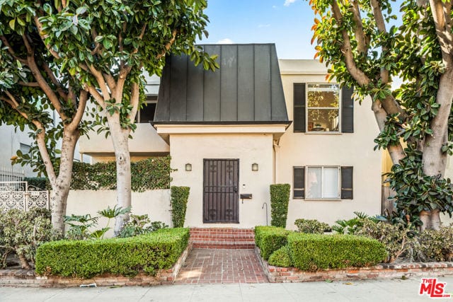 329 South Reeves Drive
