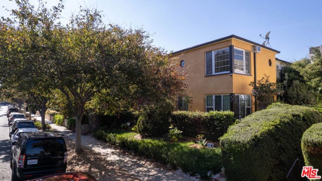 305 South Reeves Drive