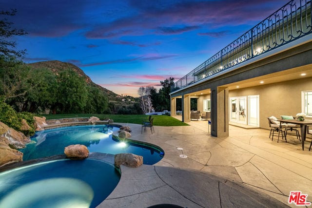 29677 Mulholland Highway, Agoura Hills, CA 91301