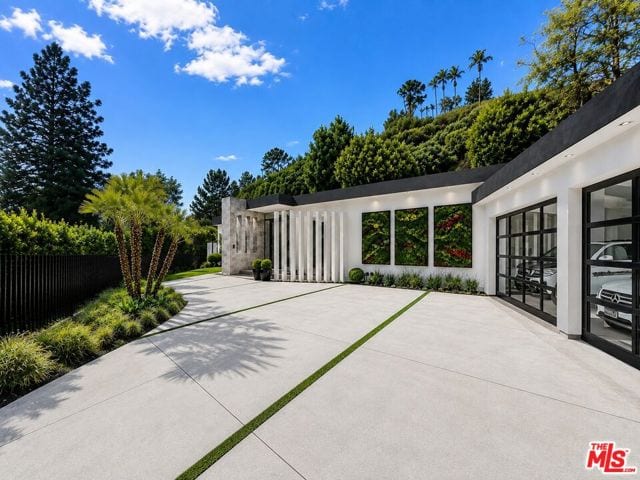 1049 Loma Vista Drive, Beverly Hills, CA 90210