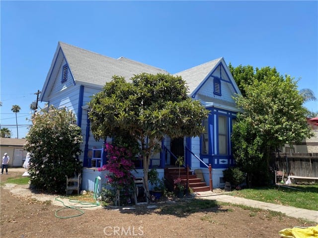 909 North Alameda Avenue