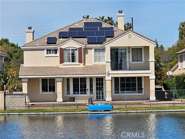 12 Lakeside Drive