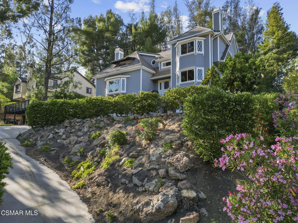 1561 Lookout Drive