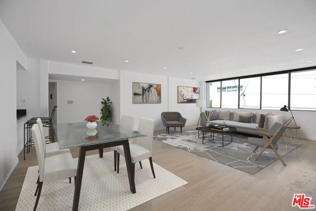 440 South Roxbury Drive