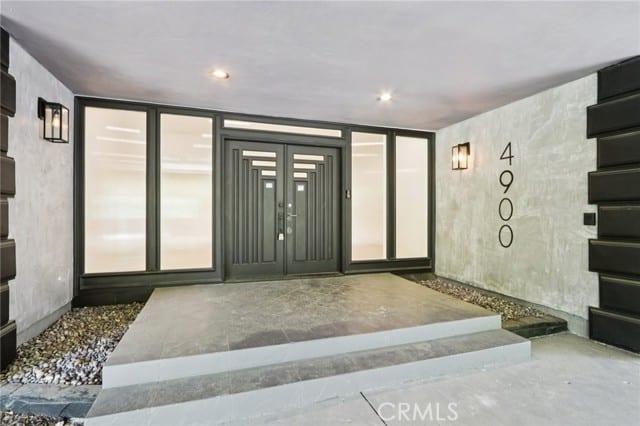 4900 Queen Victoria, Woodland Hills, CA 91364