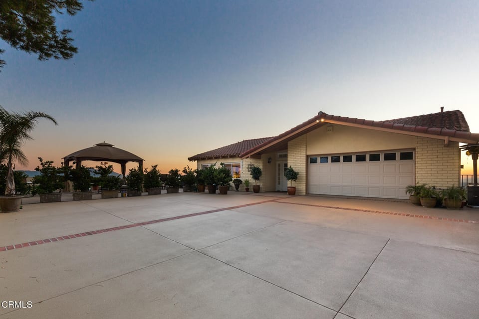 1234 East Tujunga Avenue
