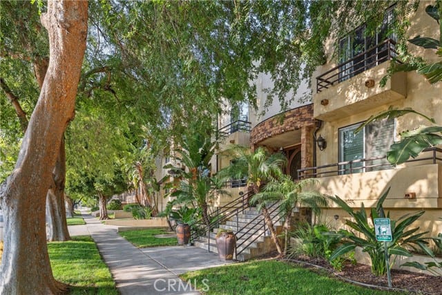 4128 Whitsett