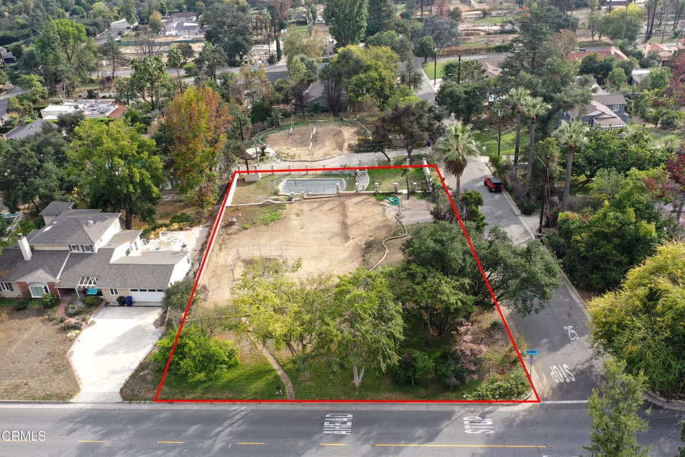 1808 East Altadena Drive