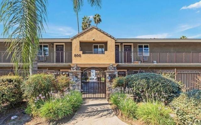 800 North Mollison