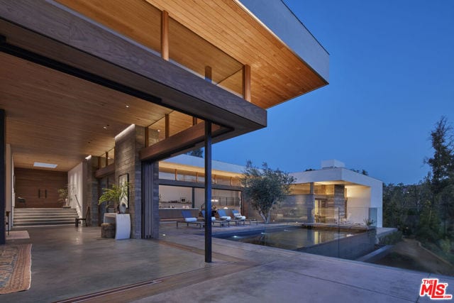 6708 Wildlife Road