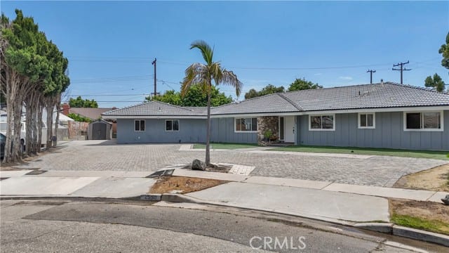 2550 West Rowland Avenue