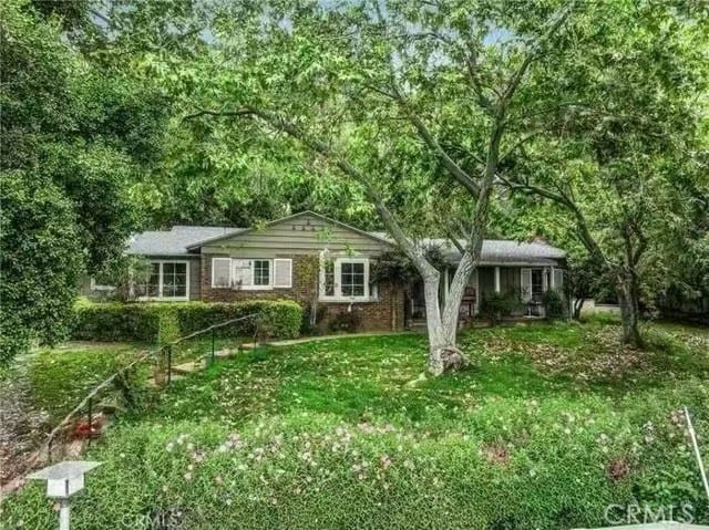 1835 Royal Oaks