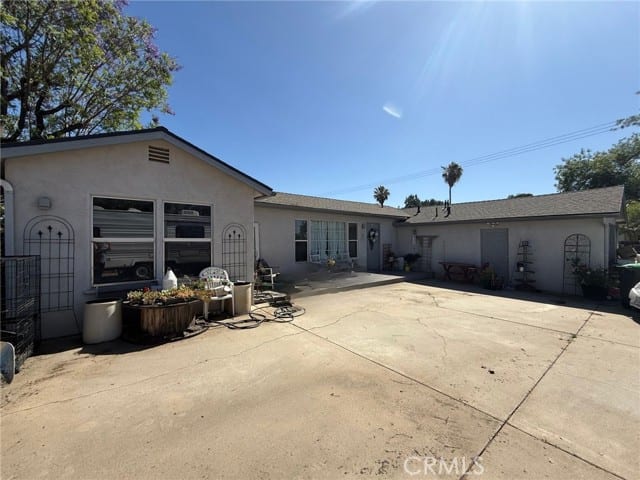 325 West Ave L