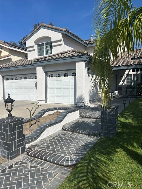 1046 South Mountcrest Court