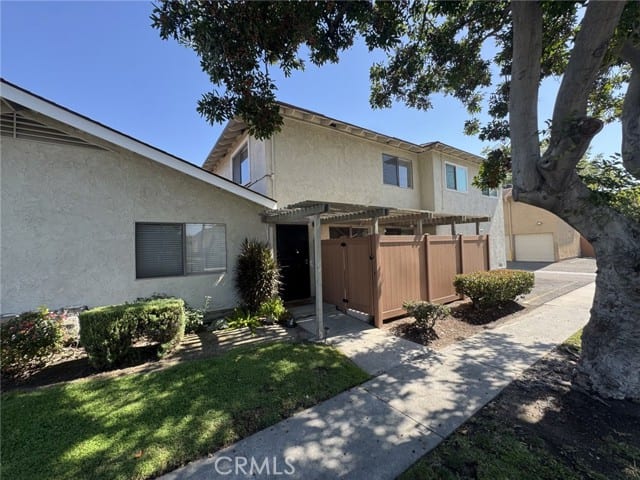 16748 CEDARWOOD CIR South