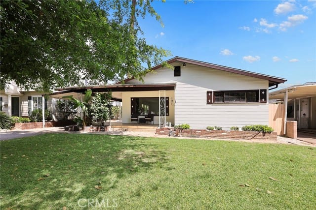 228 North Almansor