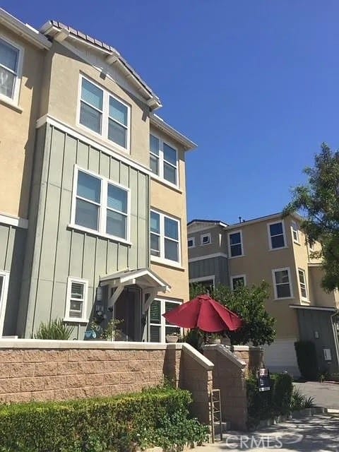 16 Brownstone Way