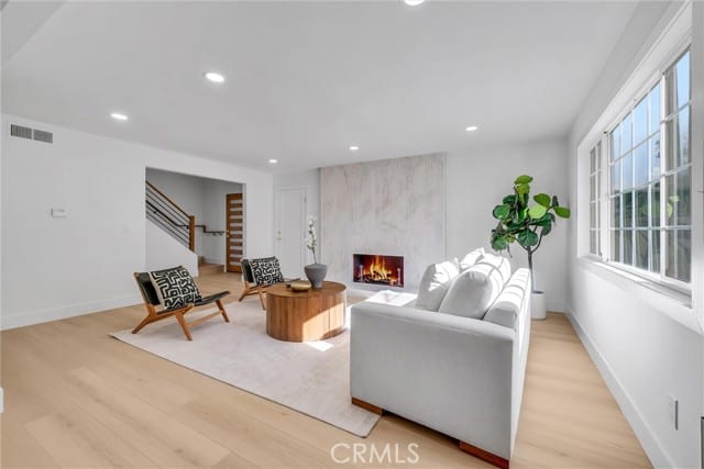 2902 East Winfield
