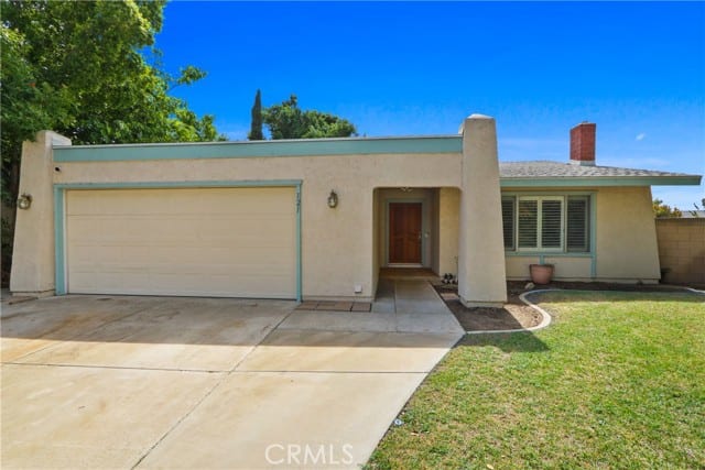 121 South Connie Circle