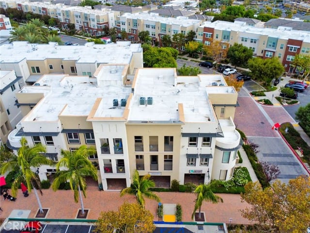 15 Vantis Drive