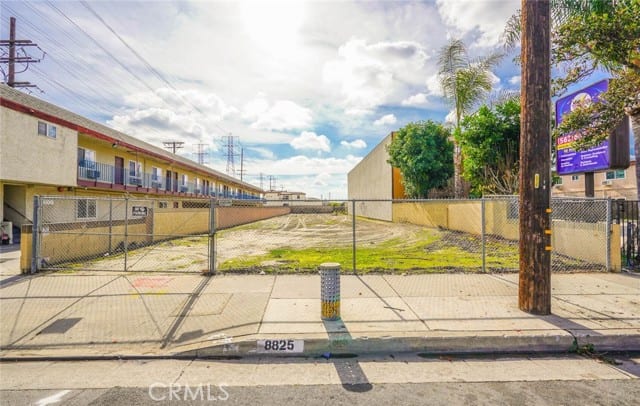 8826 Artesia