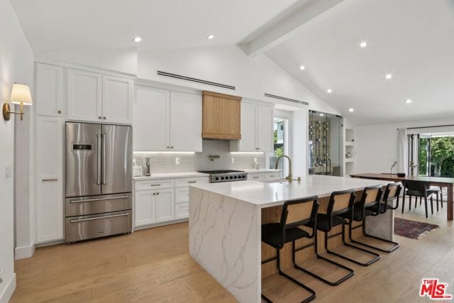 13117 Magnolia Boulevard, Sherman Oaks, CA 91423
