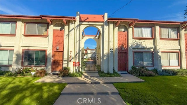 736 South Chapel Avenue