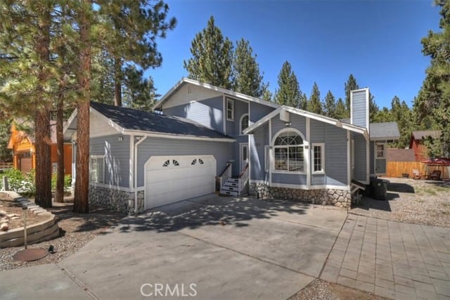 737 East Mountain View