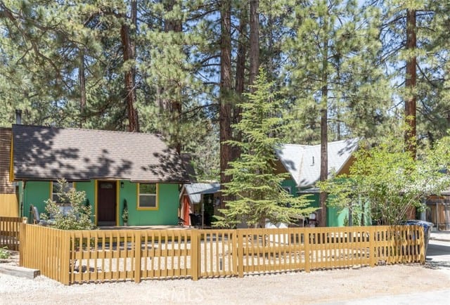 903 West Rainbow