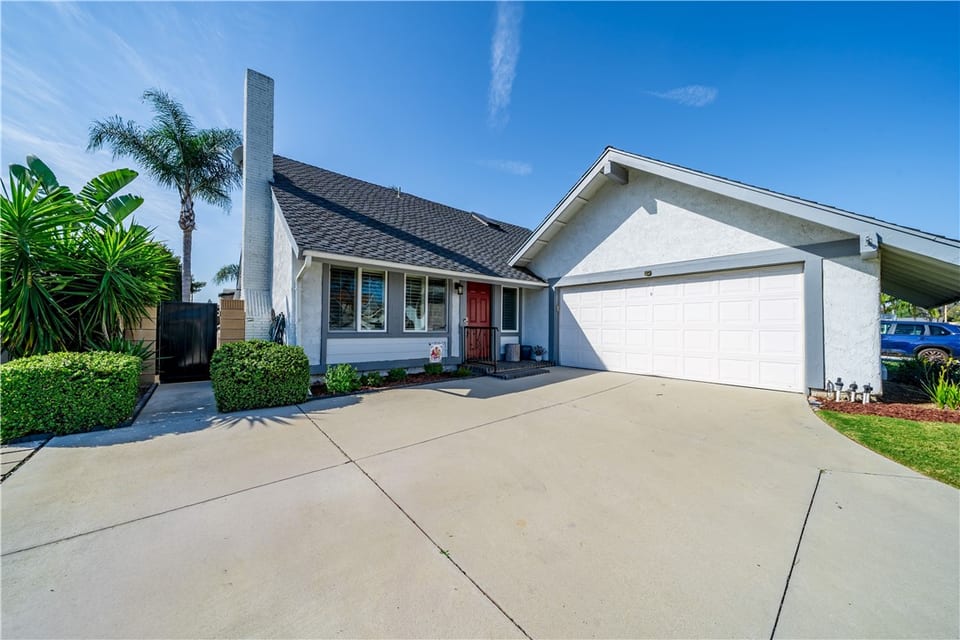 215 North Avenida Segovia