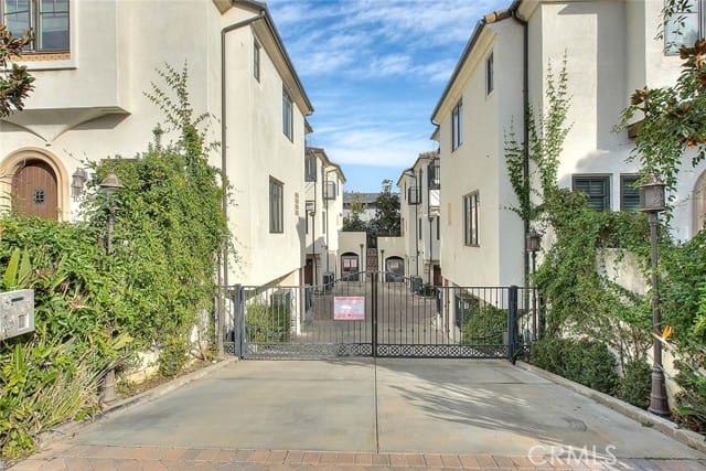 1058 Sunset Boulevard