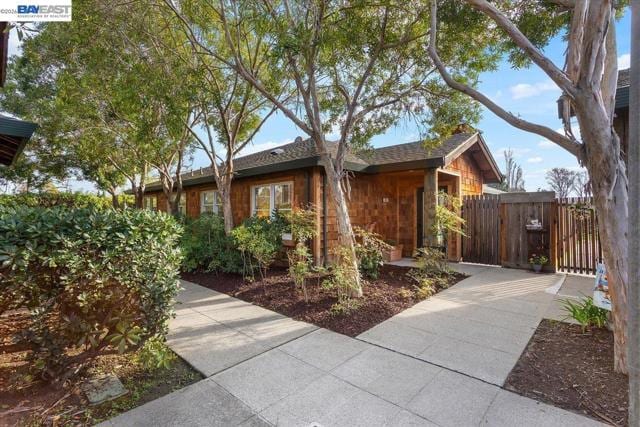 631 Centre Ct