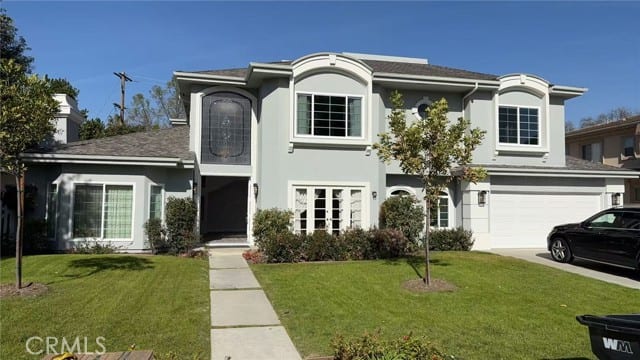 11 East Rodell Place