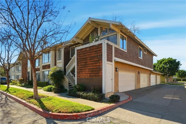 933 South Downey