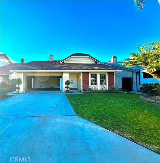 2562 East Lark Ellen