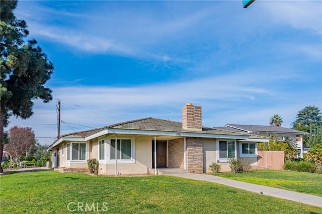 2221 Palm Circle