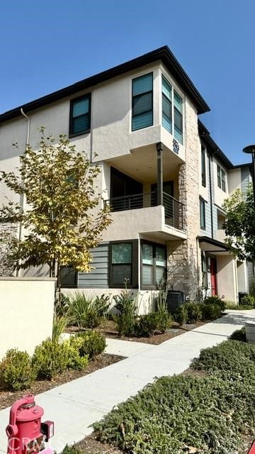 2943 West Lincoln Ave.