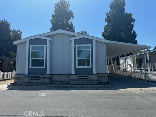 320 North Park Vista Street